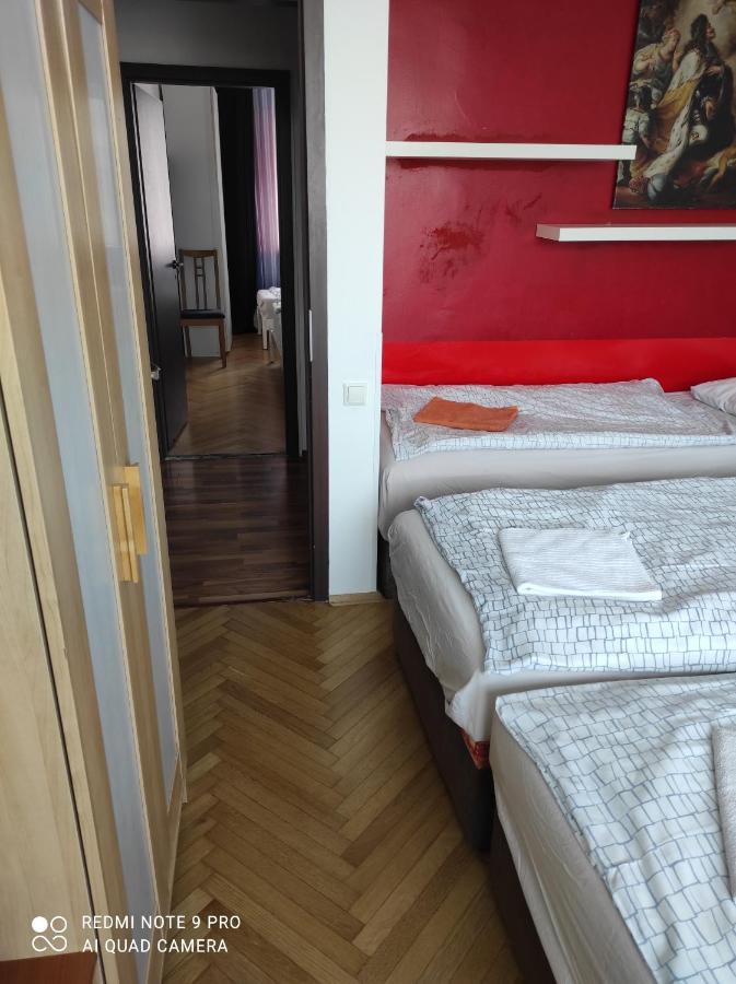 Apartment Maximilian Братислава Екстер'єр фото