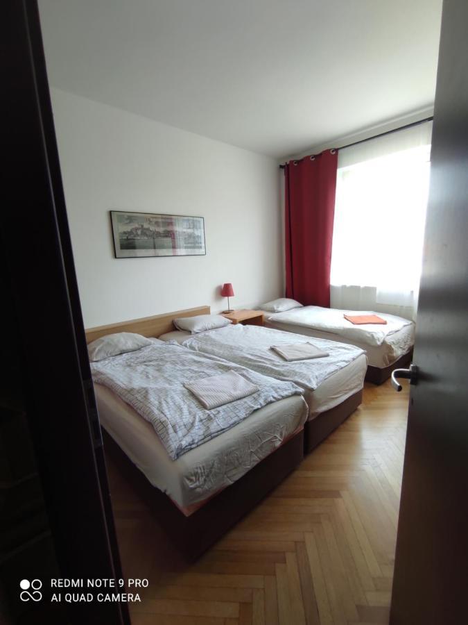 Apartment Maximilian Братислава Екстер'єр фото