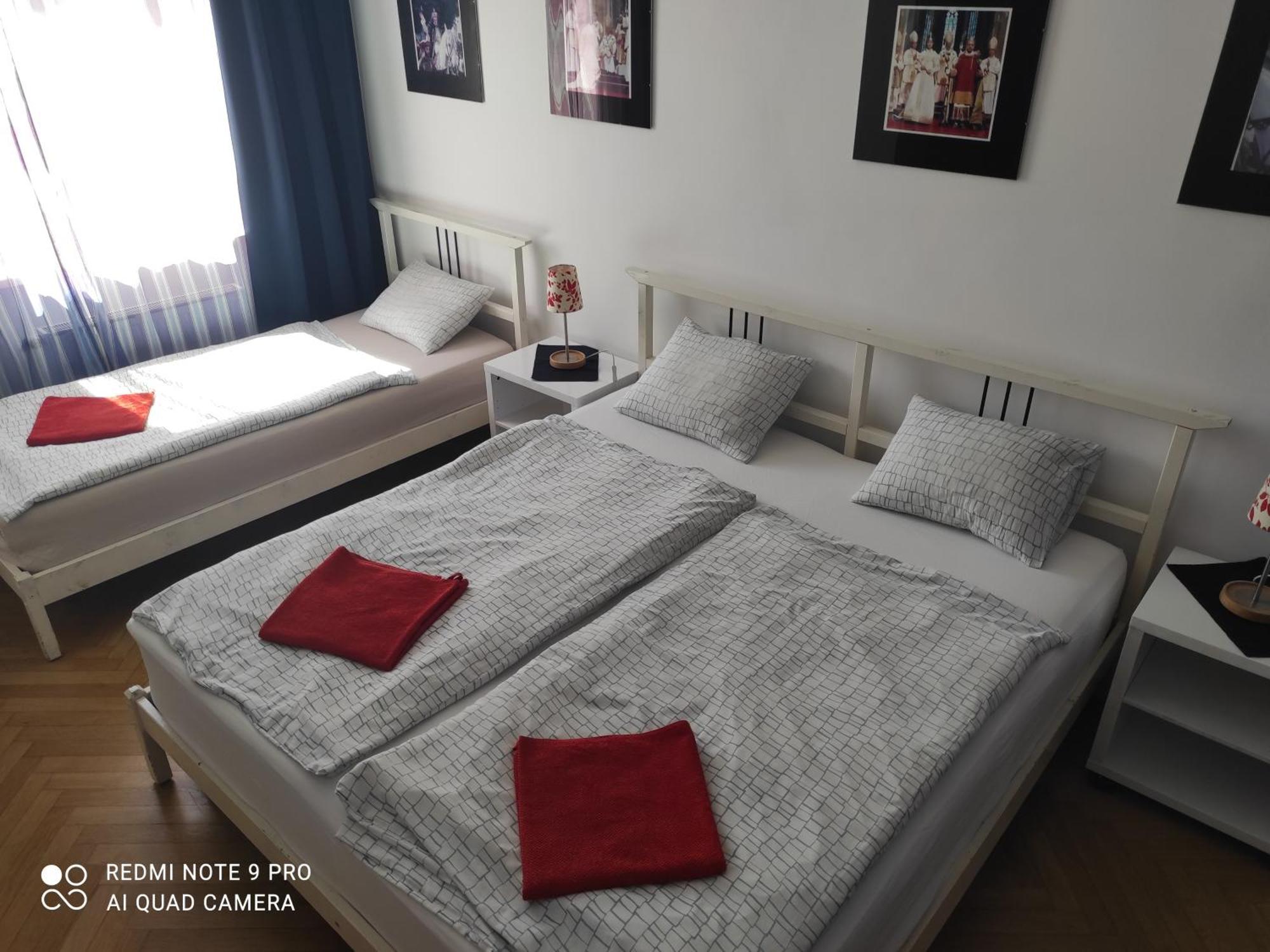 Apartment Maximilian Братислава Екстер'єр фото