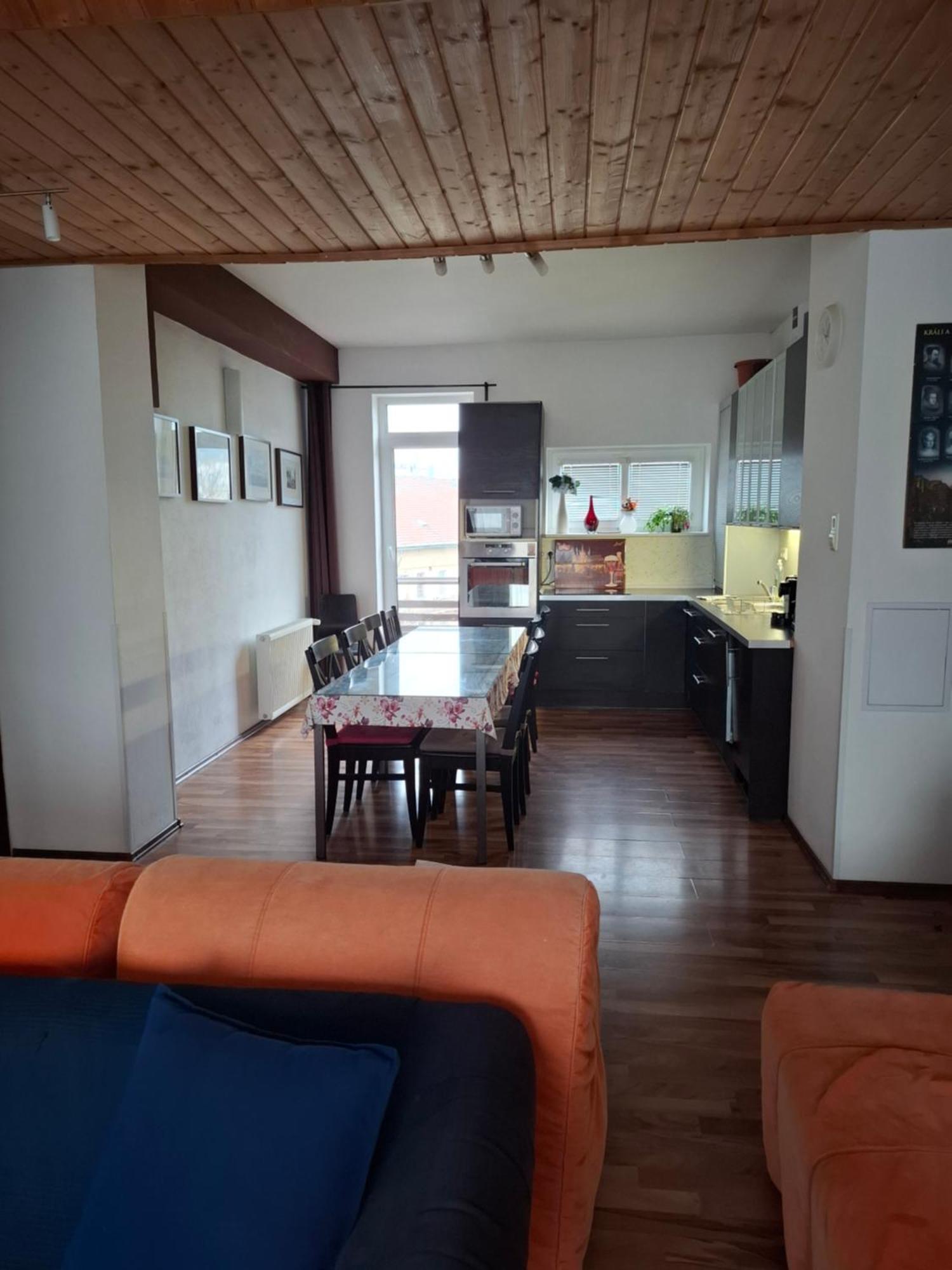 Apartment Maximilian Братислава Екстер'єр фото
