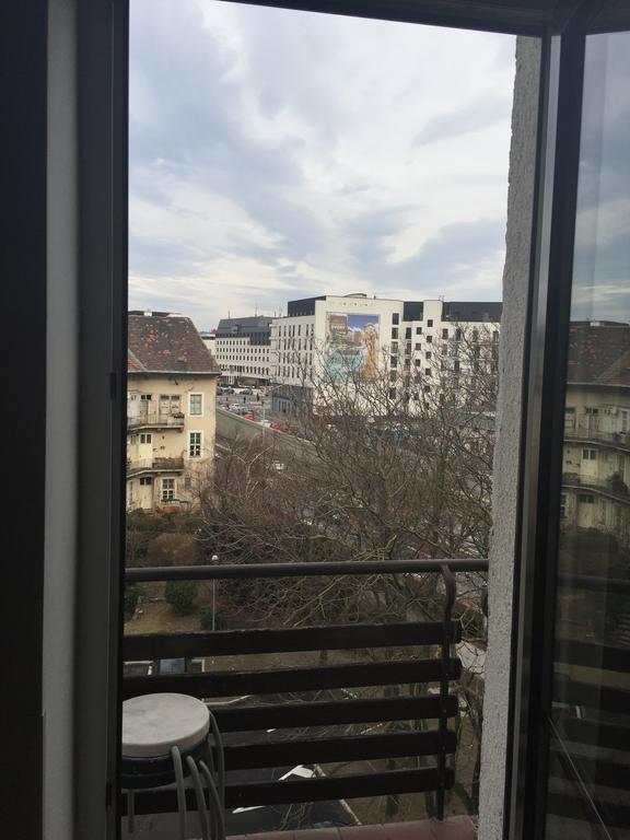 Apartment Maximilian Братислава Екстер'єр фото