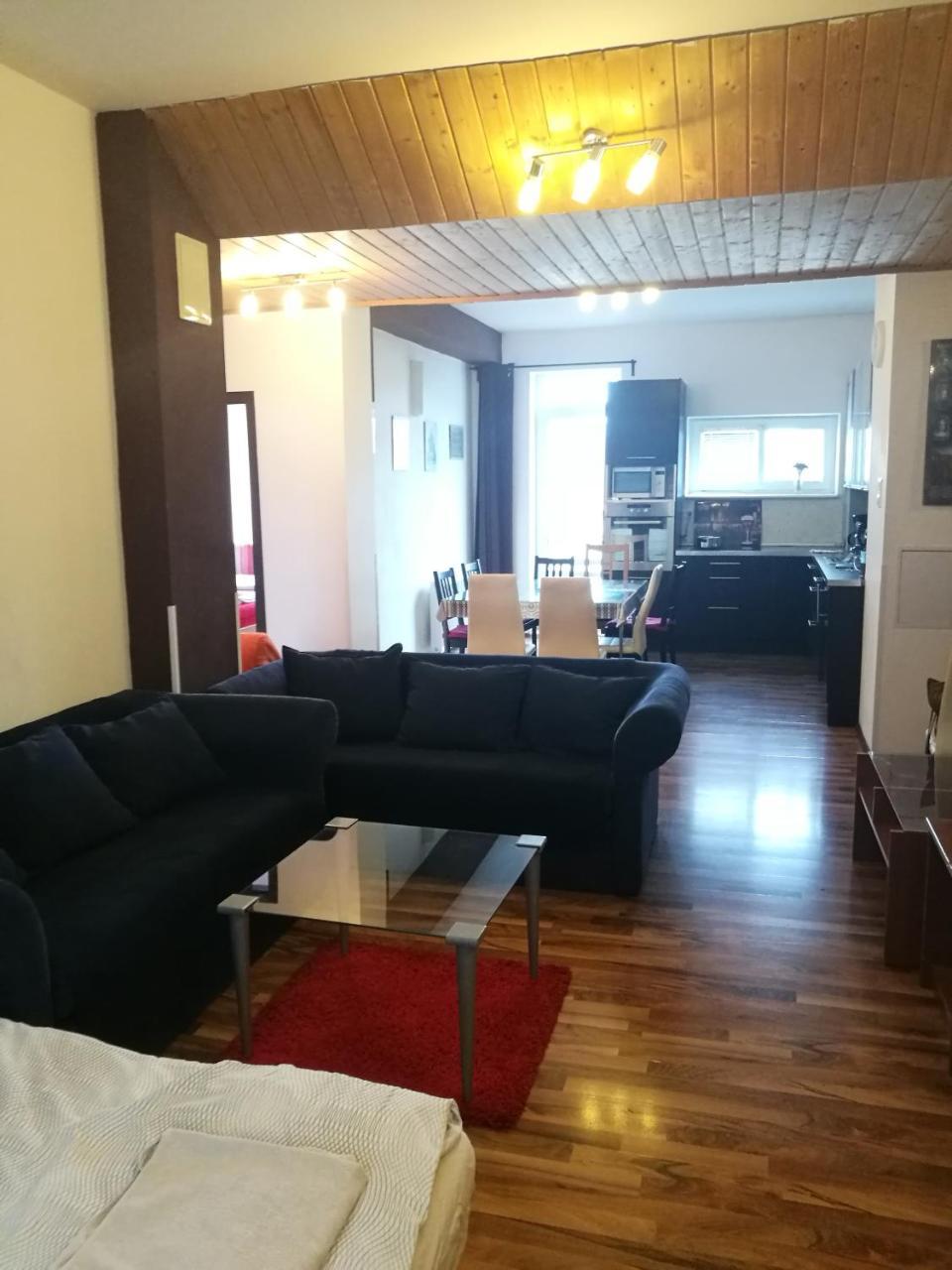 Apartment Maximilian Братислава Екстер'єр фото