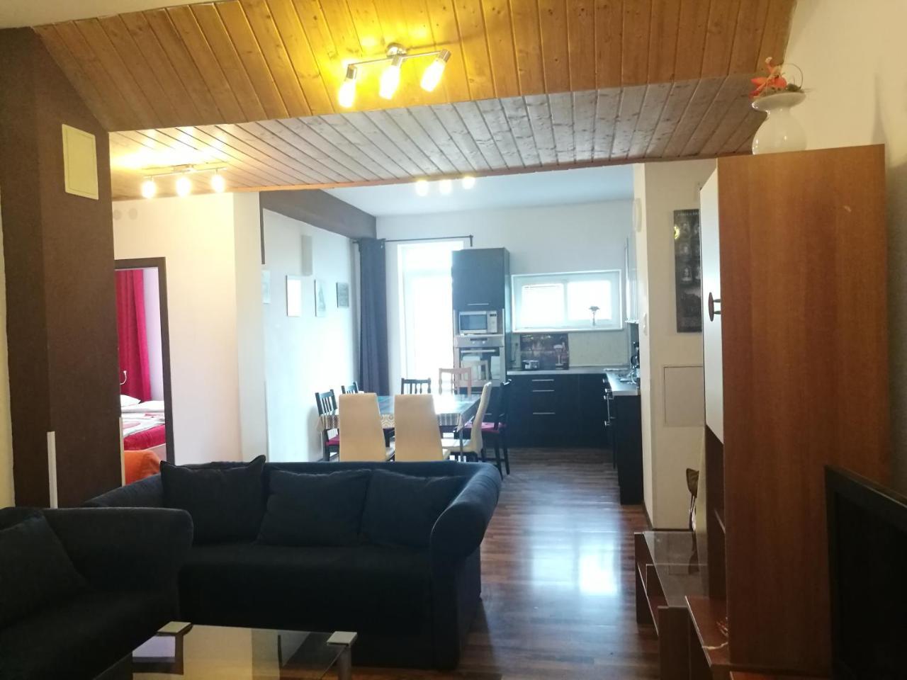 Apartment Maximilian Братислава Екстер'єр фото