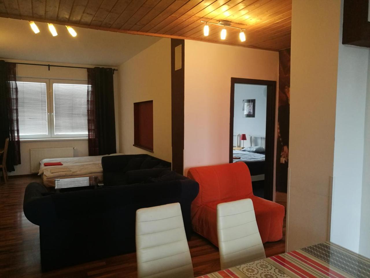 Apartment Maximilian Братислава Екстер'єр фото